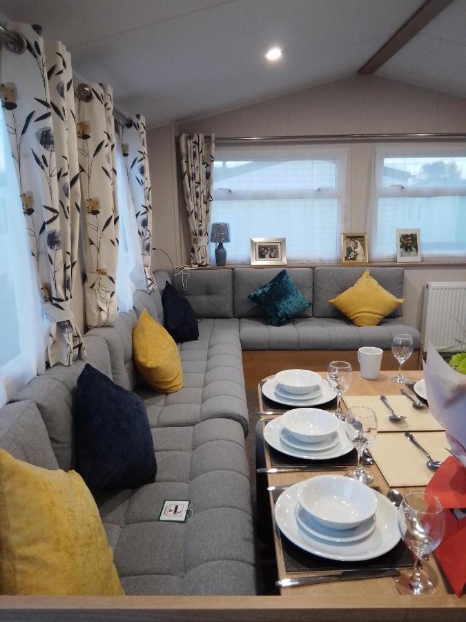 3 Bed ,Sleeps 8 Caravan California Cliffs Holiday Park Scratby Buitenkant foto